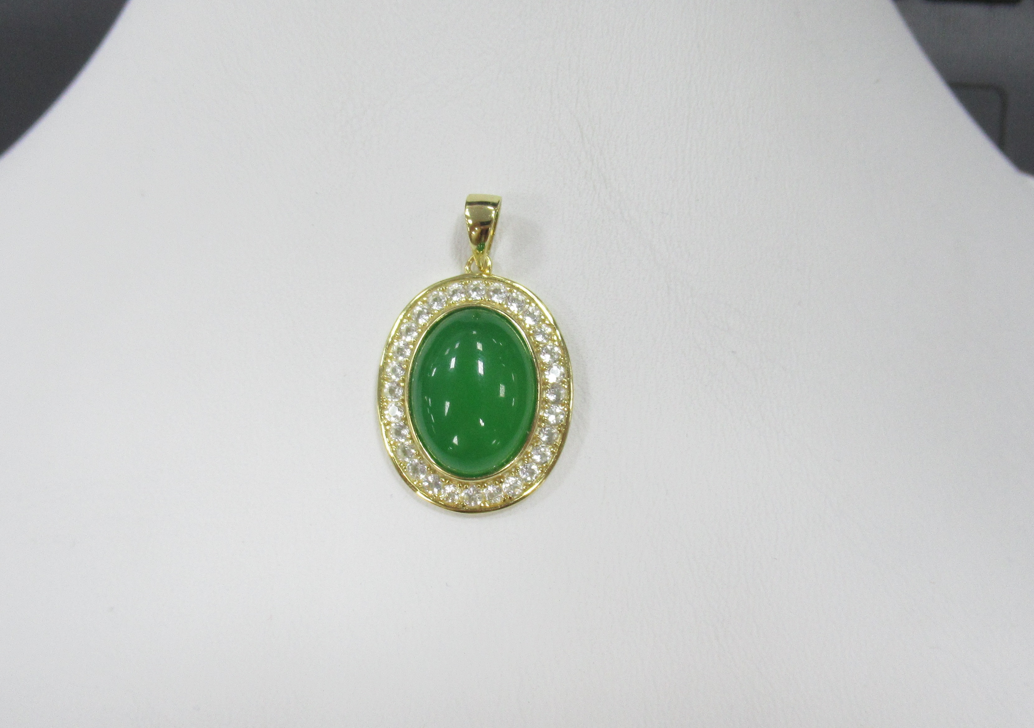 Серебряная подвеска с халцедоном